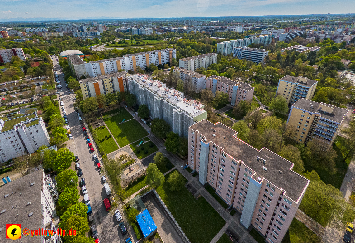 04.05.2023 - Luftbilder von der Fassadensanierung an der Kurt-Eisner-Straße in Neuperlach